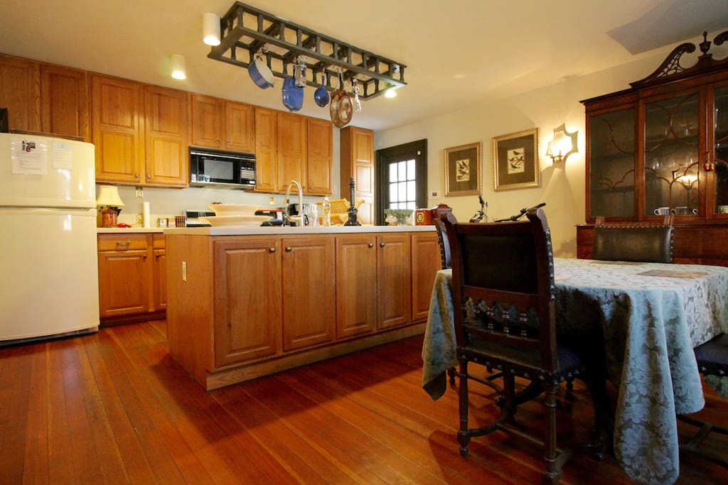 Expansive kitchen for comfortable cooking.