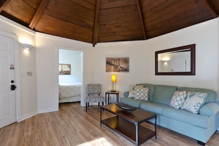 Laurel Canyon,Hollywood Hills, Private Guest house