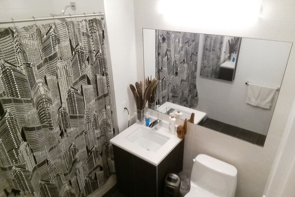 Clean bathroom.