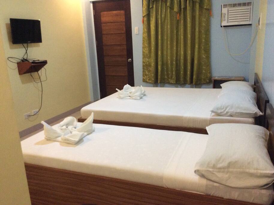 1 queen size and 1 single bed