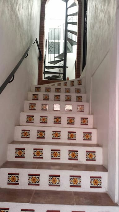 primer piso con escaleras
