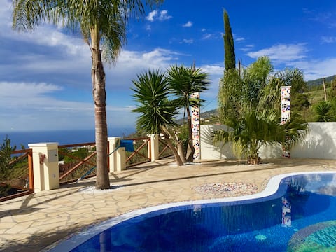 Villa with sea view, heated saltwater pool