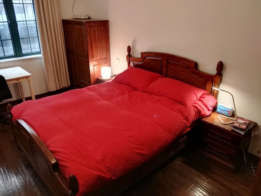 spacious room too