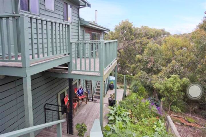 Relax in the Treetops – Walk Everywhere! gallery image 2