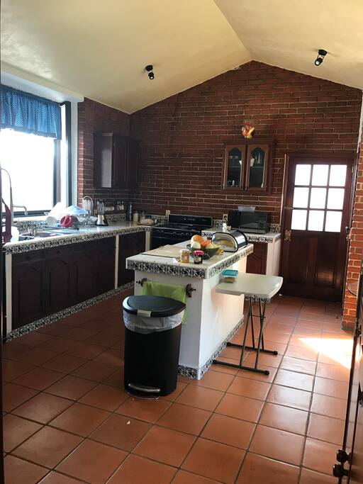 cocina con desayunador para 6 personas