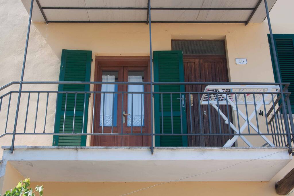 Vista dell'ingresso della casa