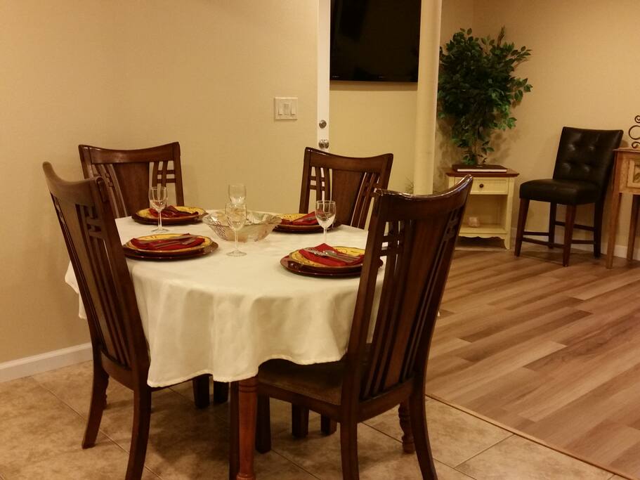 Dining area seats 4