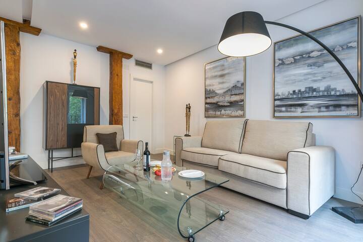 Stylish apartment in the very CENTER of MADRID gallery image 3