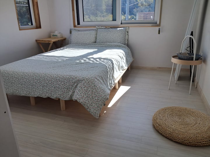 Chumba cha Kushoto cha Ghorofa ya 2