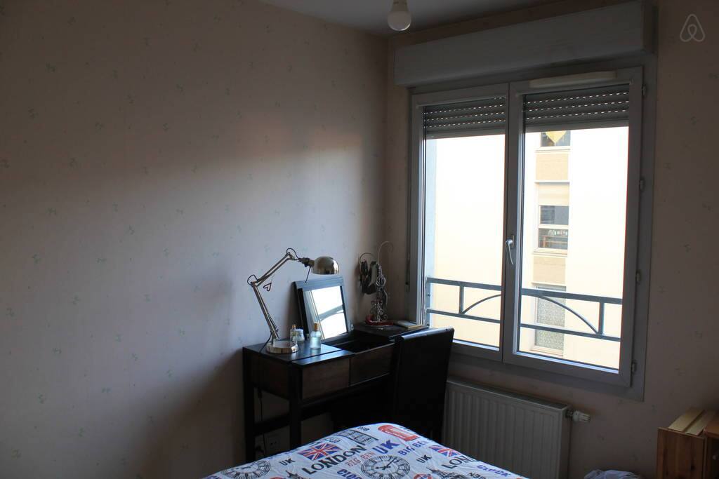 La chambre à grand lit