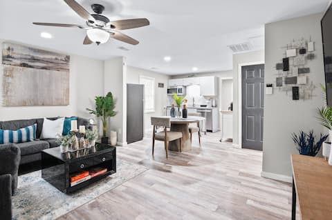 Top Airbnb: Modern 3BR|Sleeps 6|Downtown ATL in Dixie Hills
