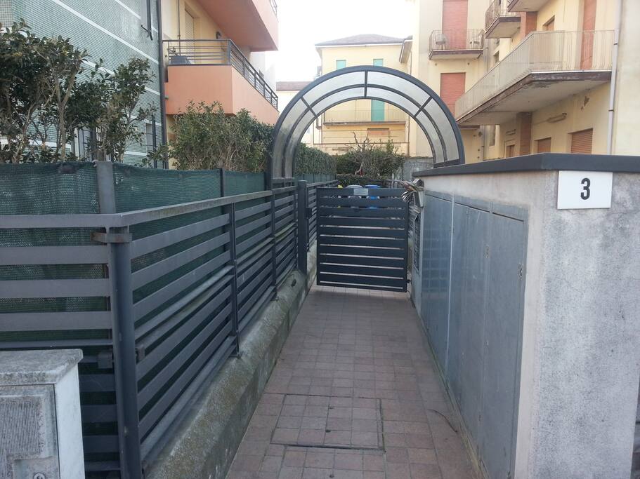 View of the main gate of the building where the apartament is