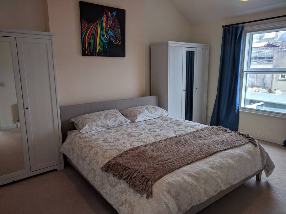 Amazing super king bed!