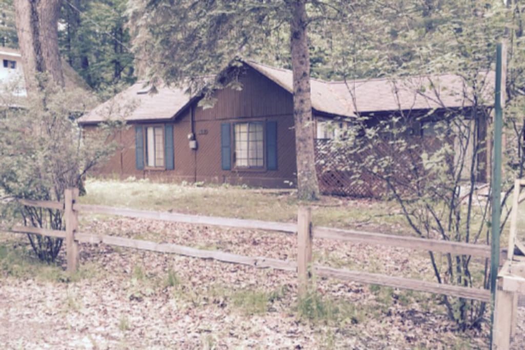 Higgins Lake Cabin
Two bedroom
Wifi / Cable