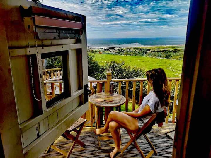 Seaside Shepherds Hut photo 2