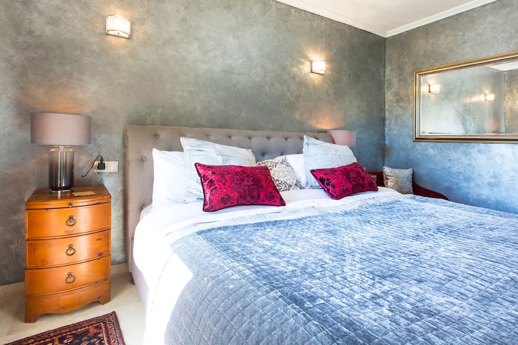 Master bedroom, reverse view