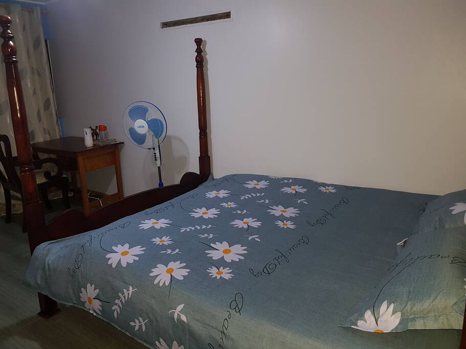 king size bedroom