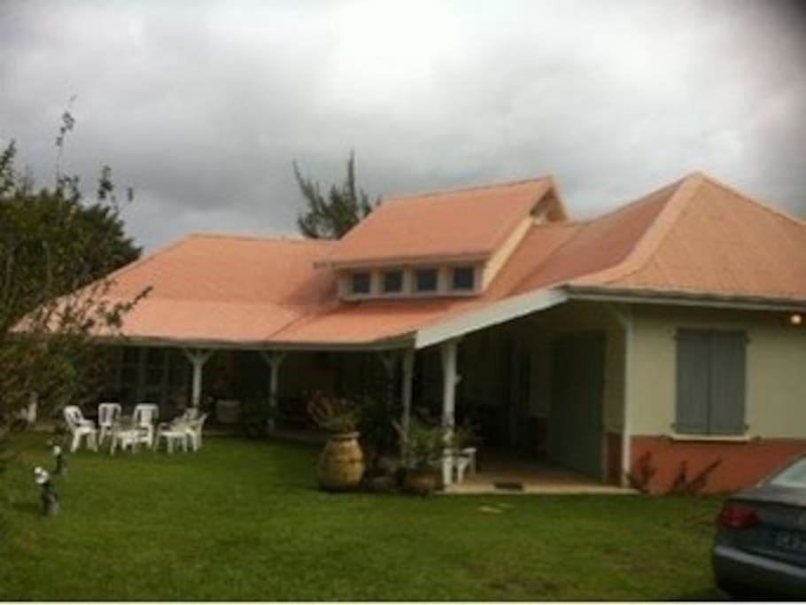 Villa créole ouverte sur le jardin