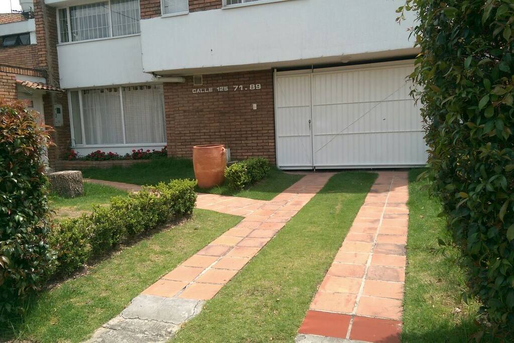Parqueadero cubierto/parking space