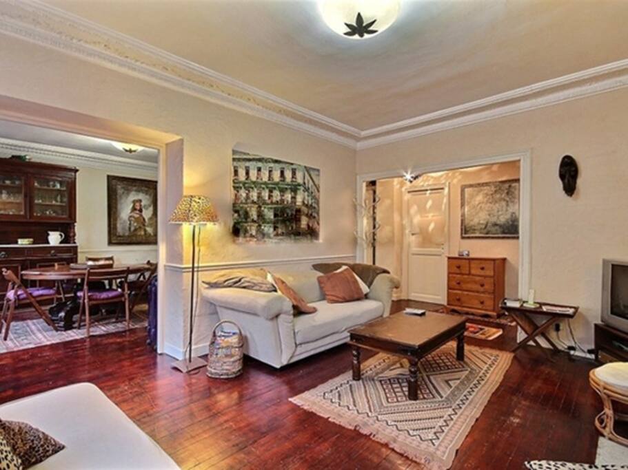 Living
The 22 square meters living room has 2 double glazed windows facing street . It is equipped with : sofa, double sofa bed, coffee table, cable, TV, DVD, stereo, phone, built-in shelves, decorative fireplace, hard wood floor.