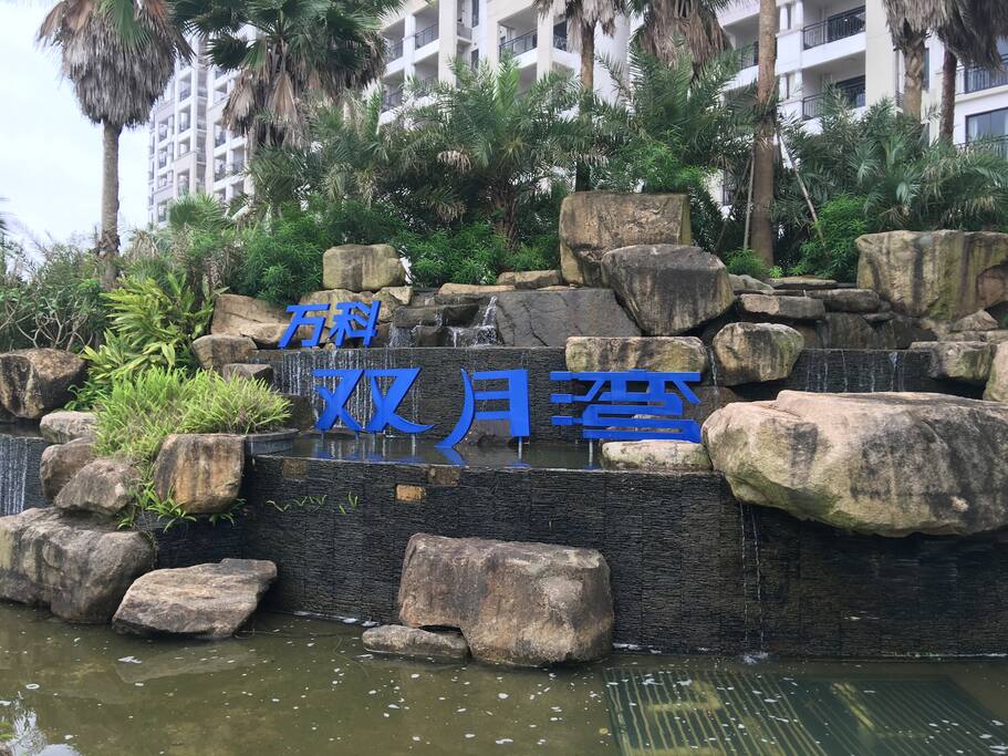 小区1号门口