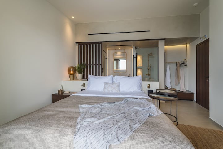 Chambre 1 y compris douche,lavabo,wc grande villa