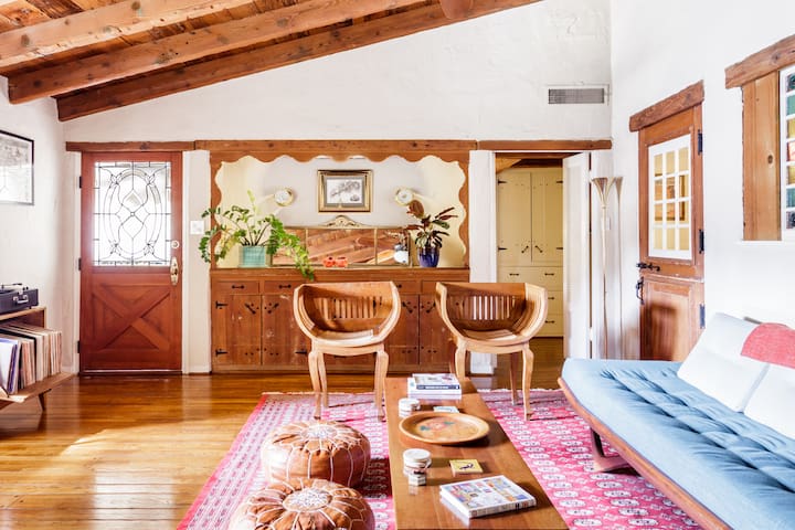 Historical Swiss Chalet in Los Angeles (with pool)