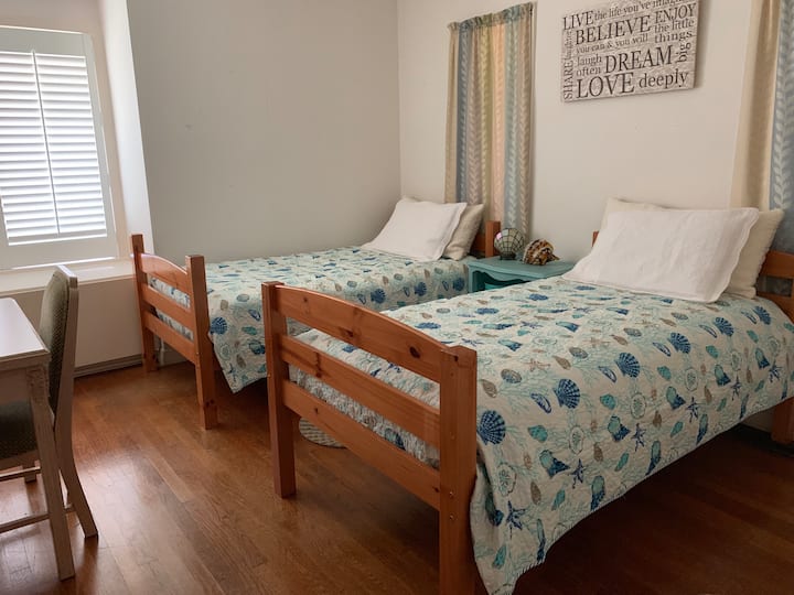 Bedroom has a closet, 2 twin-size beds w/ new beddings, writing desk/chair, & carbon monoxide detector.  Bedrooms are cleaned/sanitized, & beddings changed immediately after a guest/s’ departure.  Cleaning service for month long guest/s is Thursdays
