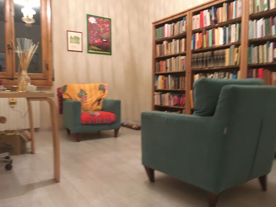Il salottino con scrivania