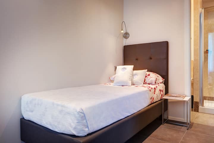 带浴室的单人卧室