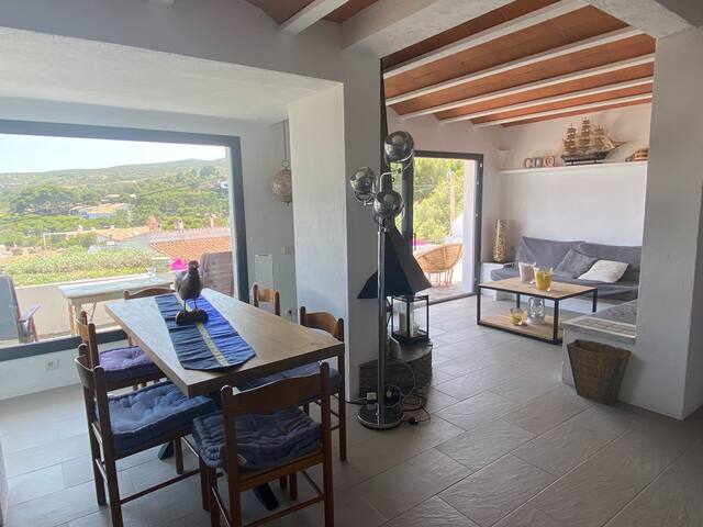 Casa-apto con amplias vistas al mar y jardín. gallery image 5