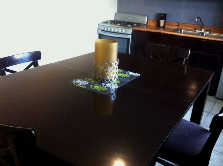 Amplio comedor, lleno de luz