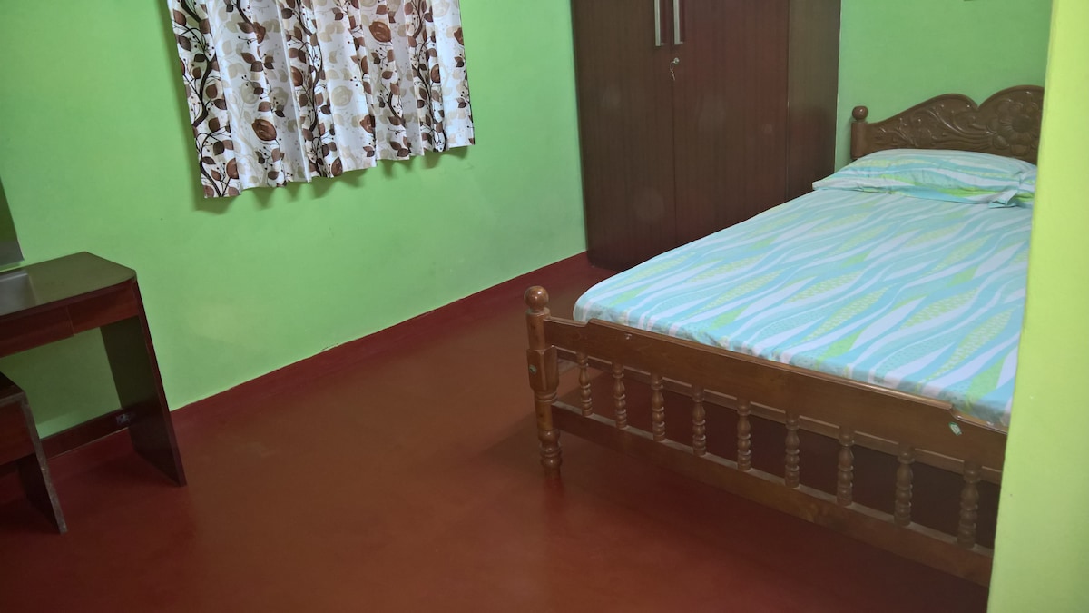 Втора спална соба - малку помала од главната спална соба