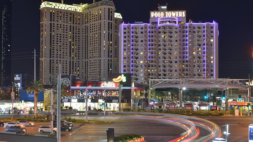 Polo Towers- 2 bdrm suites/Villas on strip gallery image 2