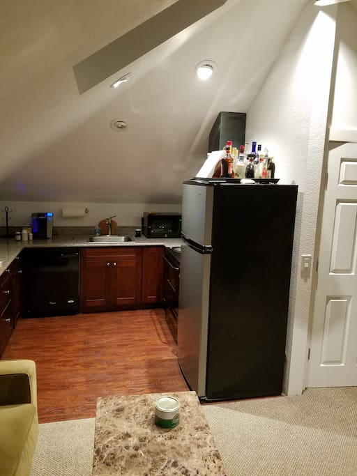 Full kitchen w/ all appliances
