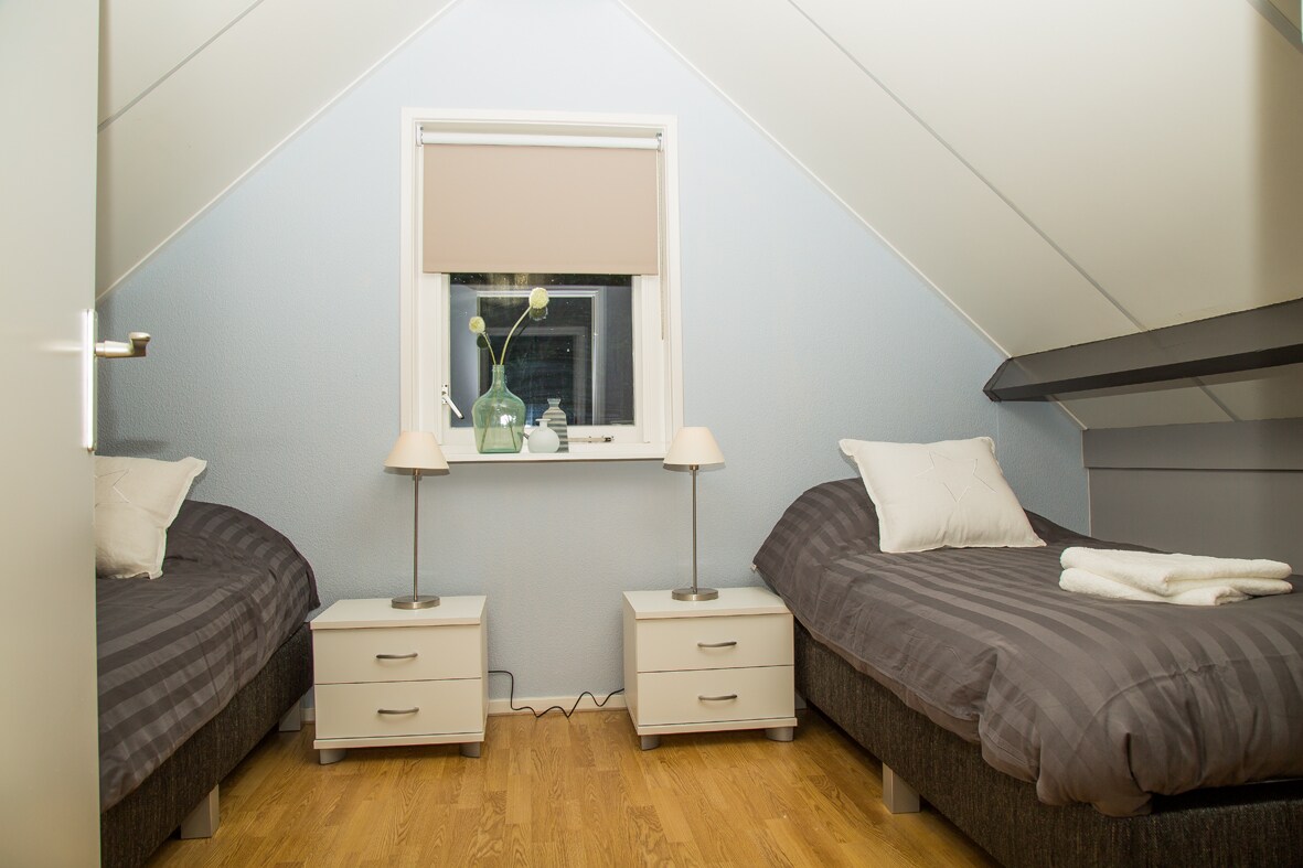 dy dhoma gjumi me dy krevate të mirë, është gjithashtu e mundur t 'i shtysh krevatet së bashku