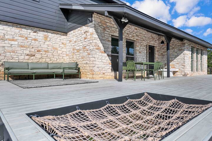 Boho Ranch Retreat on 2 acres with crib & nursery gallery image 4