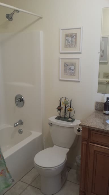 Private Bath/rear bedroom