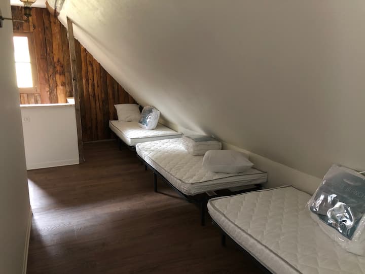 مساحة السكن: 3 أسرّة فردية