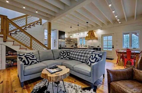 Popular Airbnb listing: Fowler Creek Cabin in Cashiers