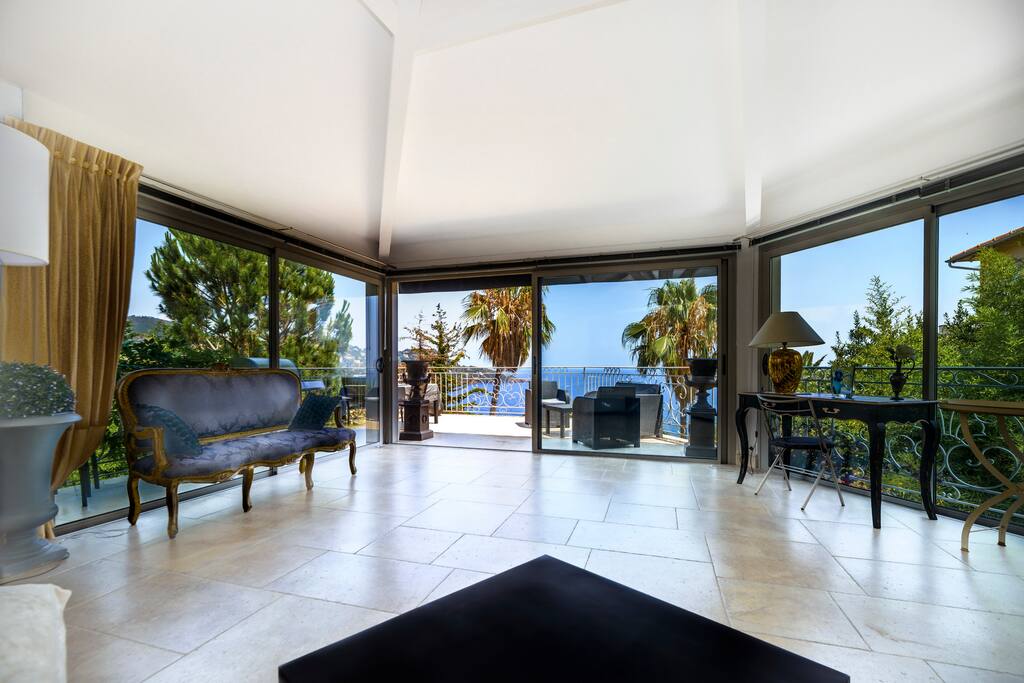 Salon sur la mer