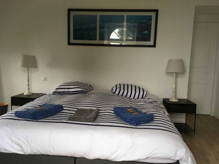 El baño 5 es contiguo a esta habitación