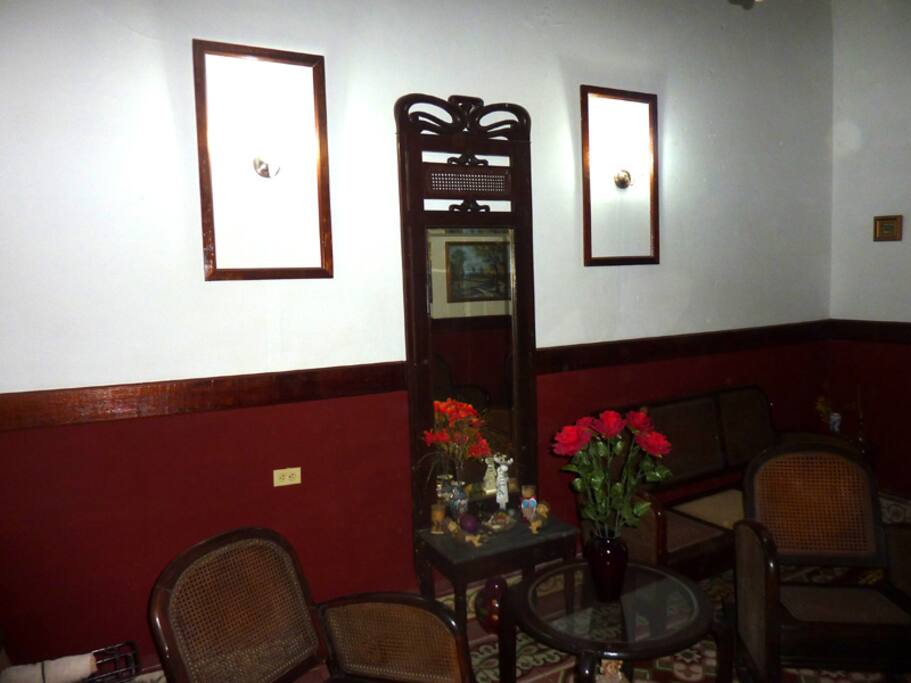 Muebles antiguos de caoba con más de 80 años.