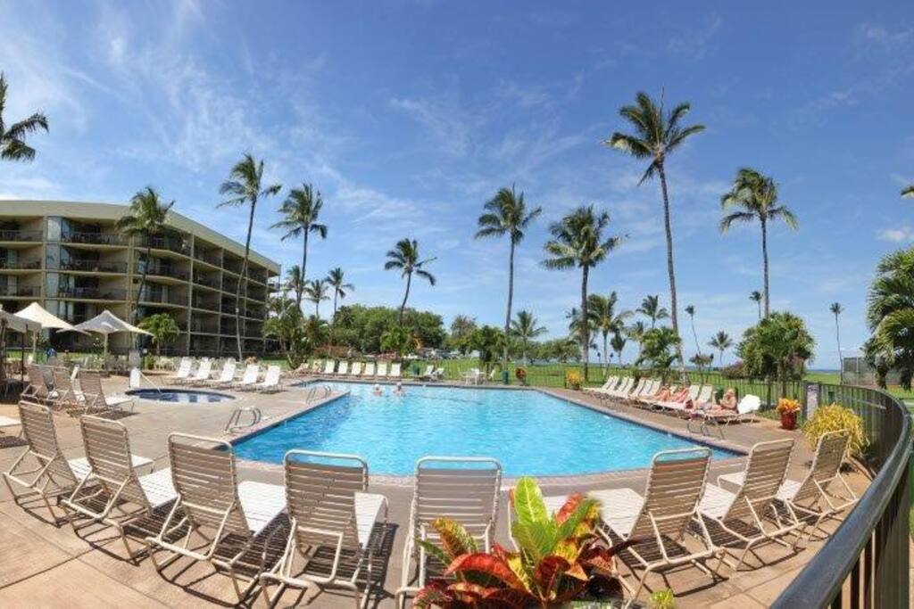 Huge pool and deck area, oceanfront and famous in Kihei