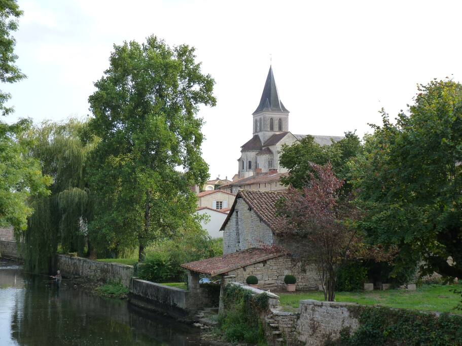 Vue sur le jardin du pont de Verteuil