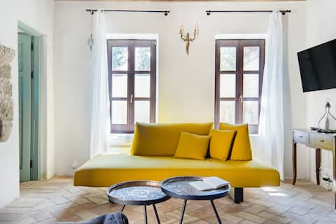 Top Airbnb: Tafros Villa, Captivating Poolside Villa in Old Town Rhodes in Δήμος Ρόδου