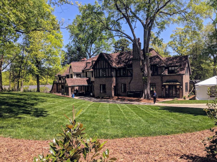 Historic Julian Price House (Main Residence) Bed and breakfasts for Rent in Greensboro, North