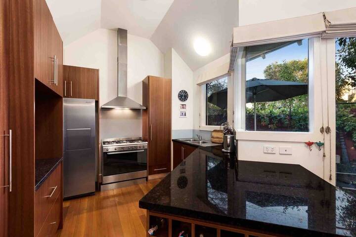 Luxury City home with views in Kensington Village gallery image 4