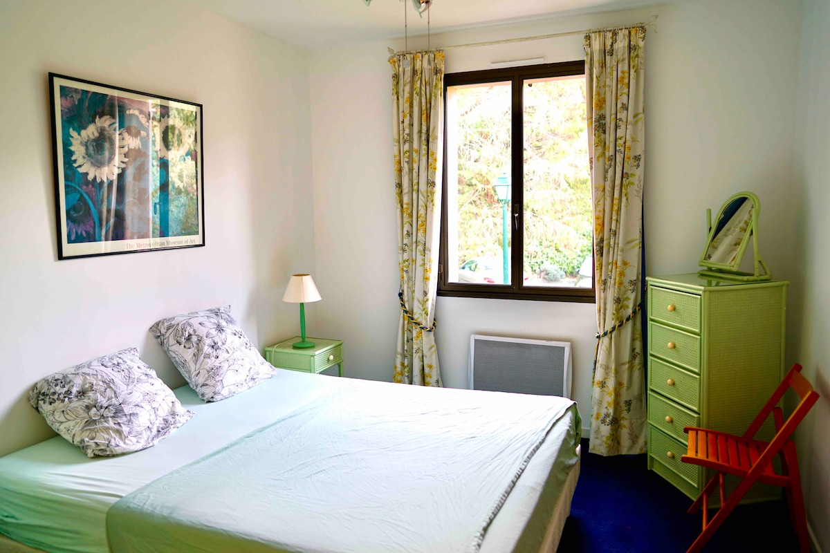 غرفة نوم 1 مع سرير مزدوج