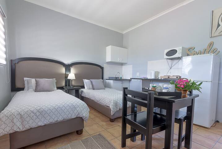 Seagul 4 sleeper , Kingfisher Hollow Guest House gallery image 3